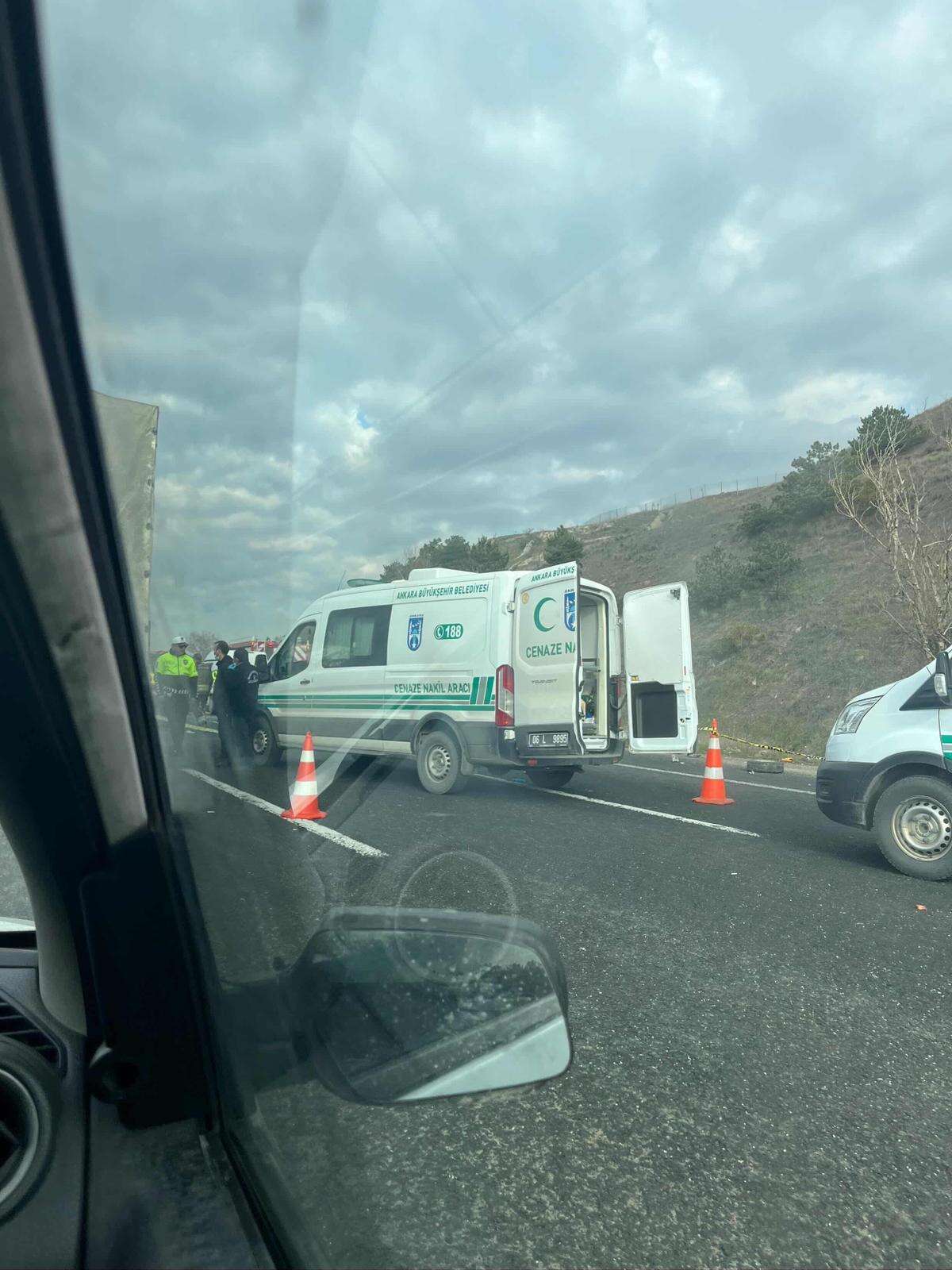 Ankara’daki ters yön faciasında ölen 5 kişi toprağa verildi 3